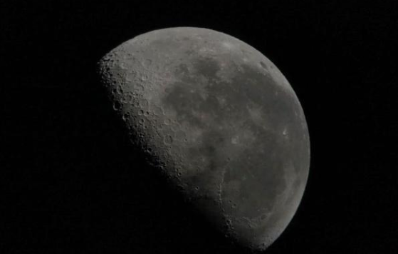 手机拍摄的月球效果